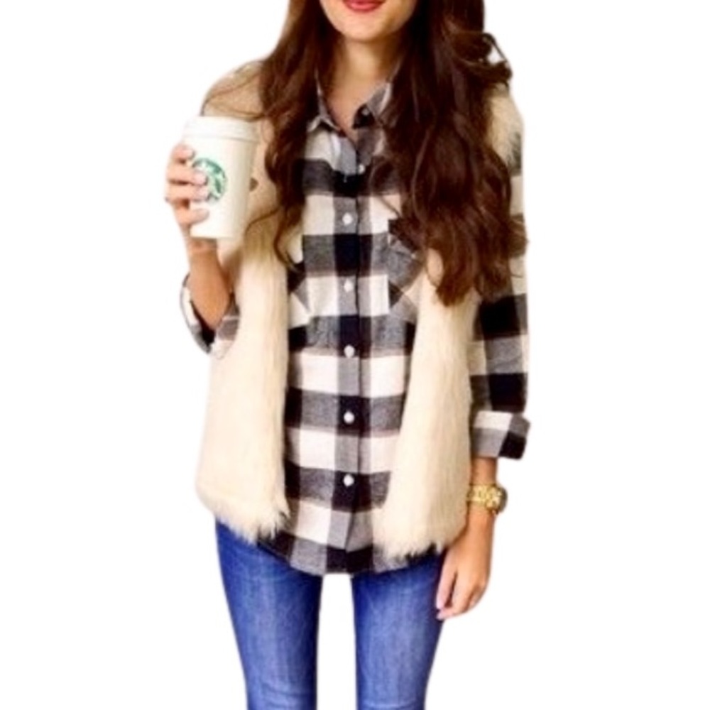 MOSSIMO black & white plaid button down in small